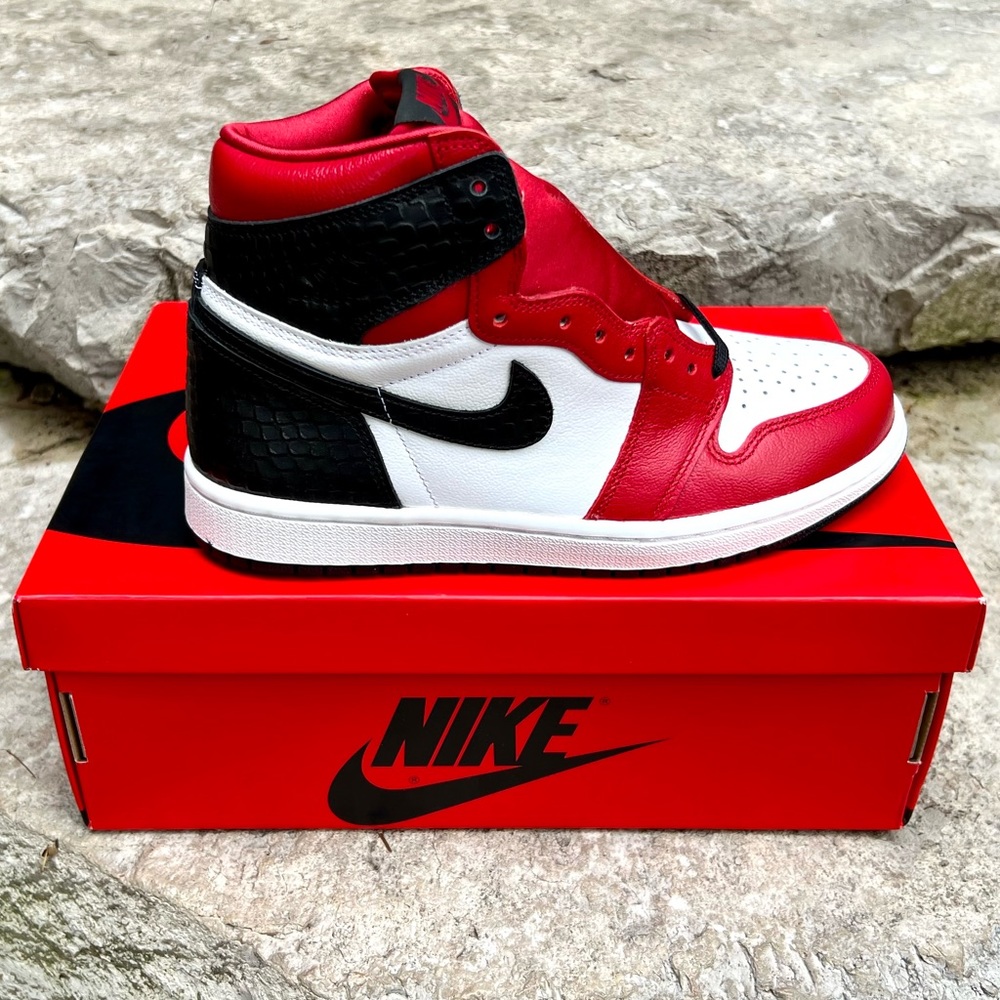 Jordan 1 Retro High Women Satin Snake Chicago Sneakers